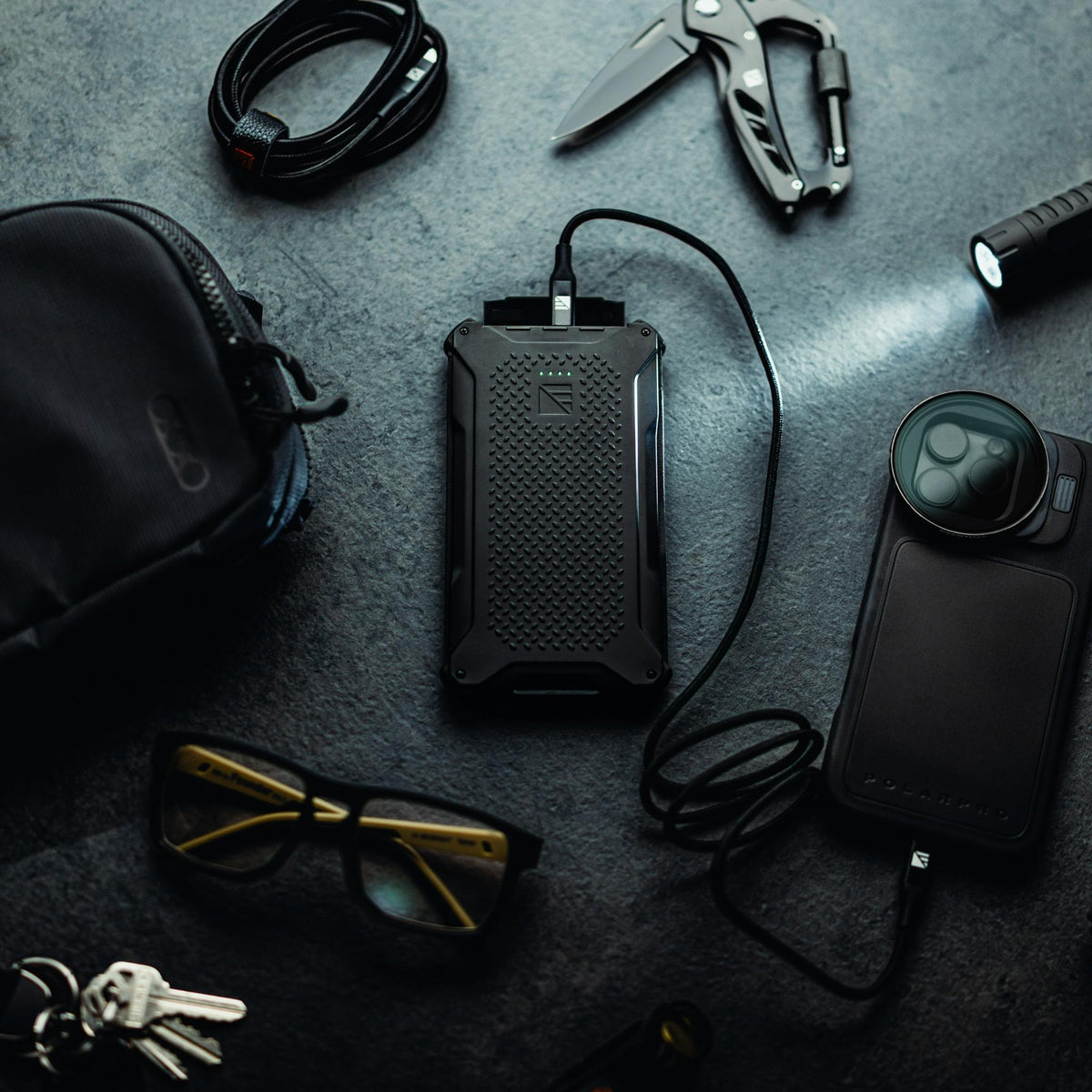 Dark Energy Poseidon Pro - Black power bank with camera equipment